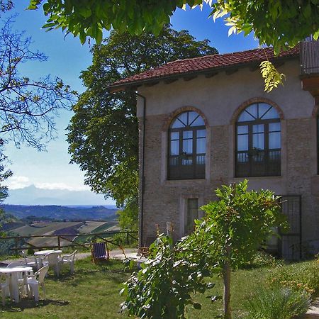卡萨博乐酒店 Trezzo Tinella 外观 照片