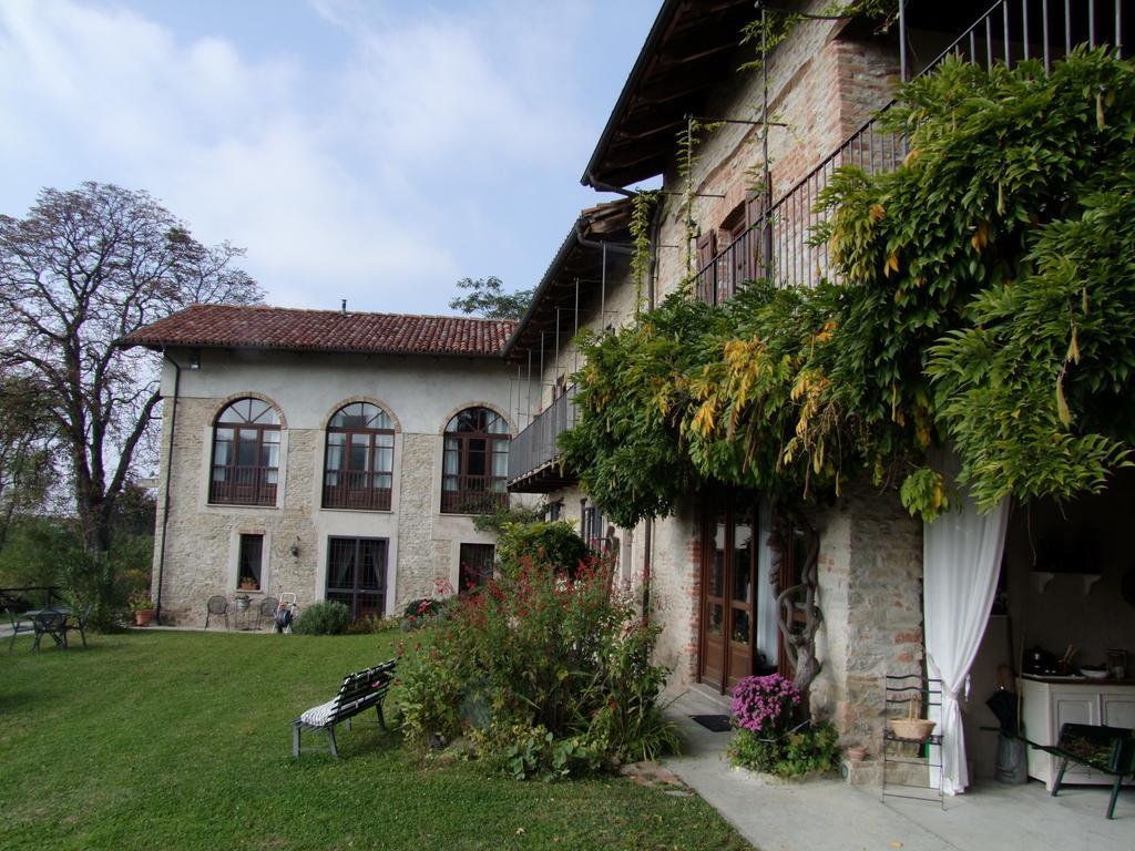 卡萨博乐酒店 Trezzo Tinella 外观 照片
