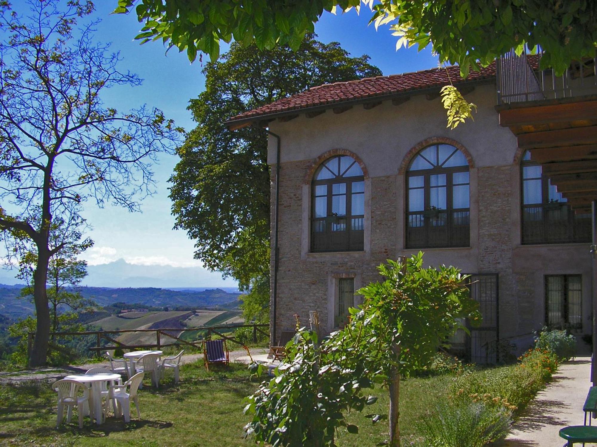 卡萨博乐酒店 Trezzo Tinella 外观 照片